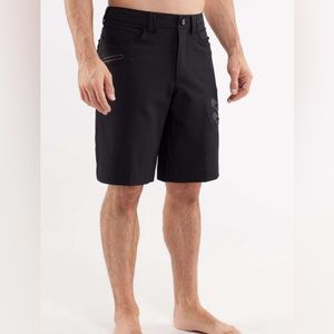Lululemon Cadence Short
Black size 36